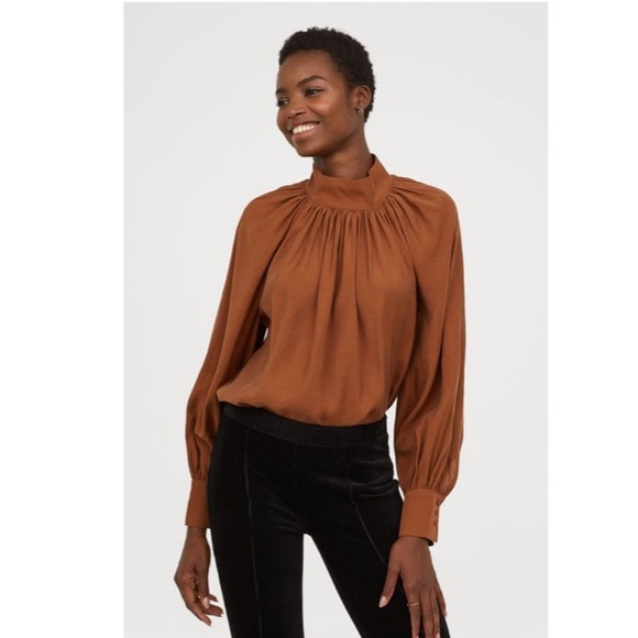 H&M Tops - Wide cut blouse with gathering details